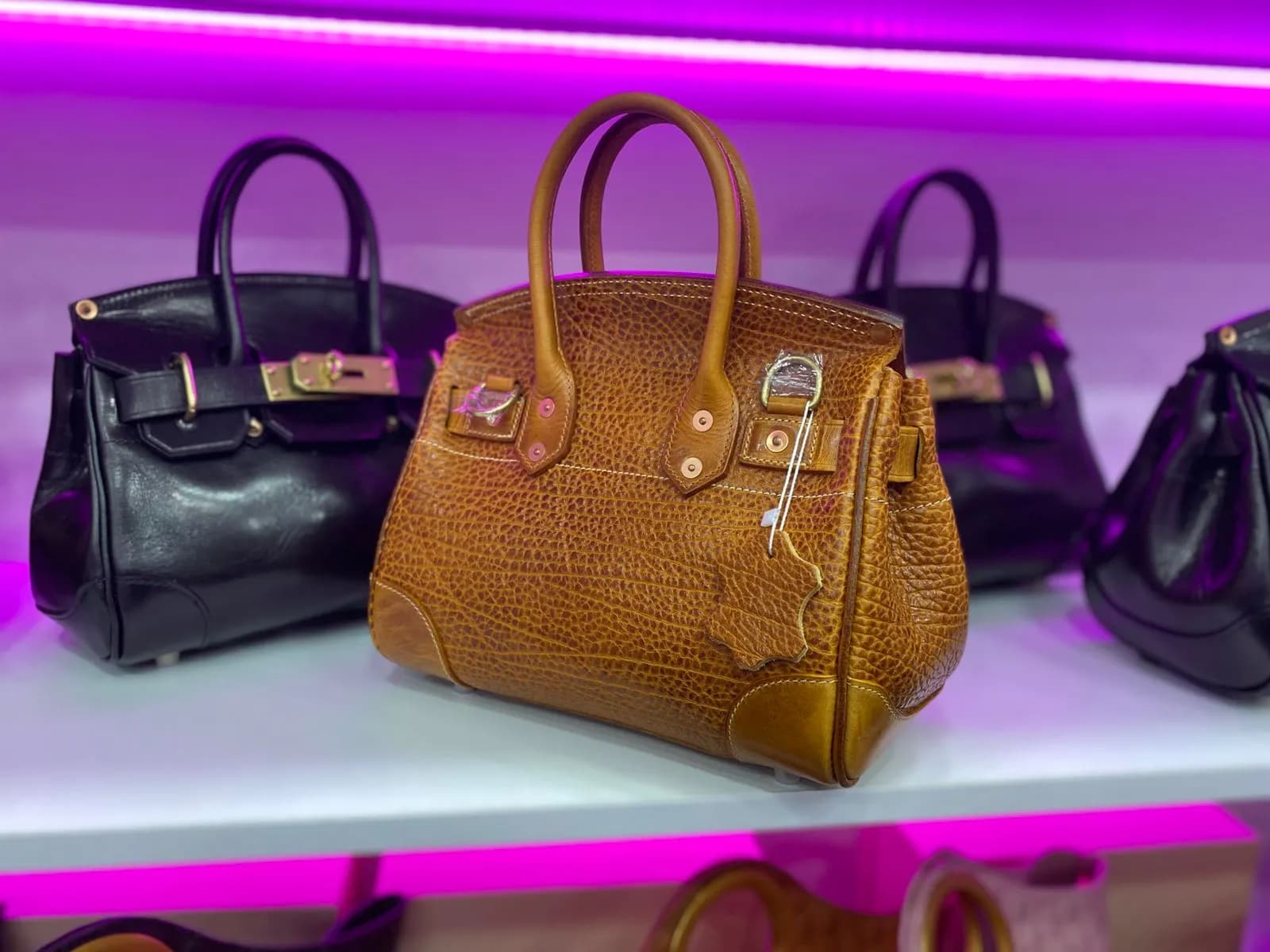 ნატურალური ტყავის ჩანთა ქალბატონებისთვის thumbnail 3